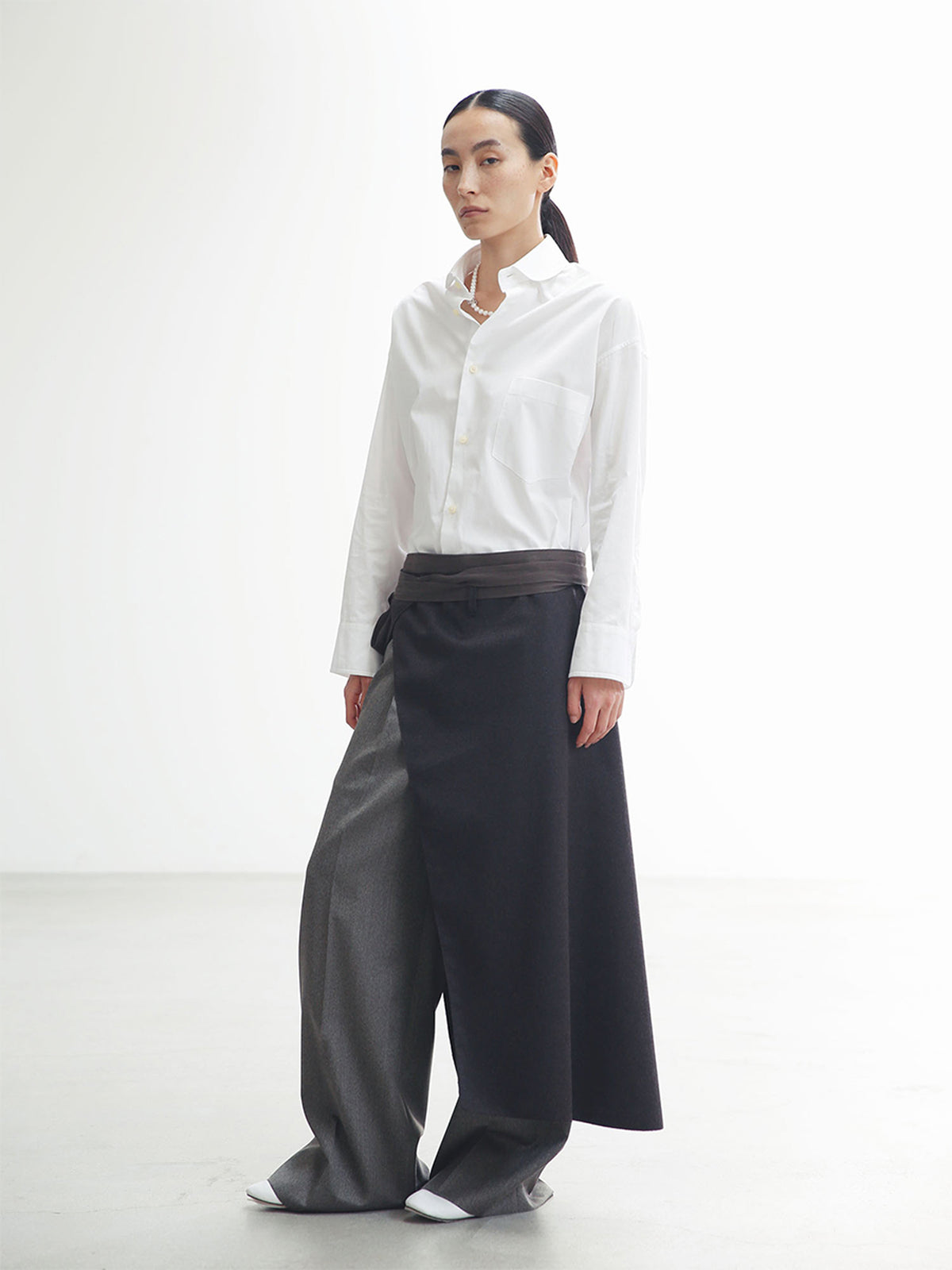 PANTALON LARGE À PLIS CHEVRON