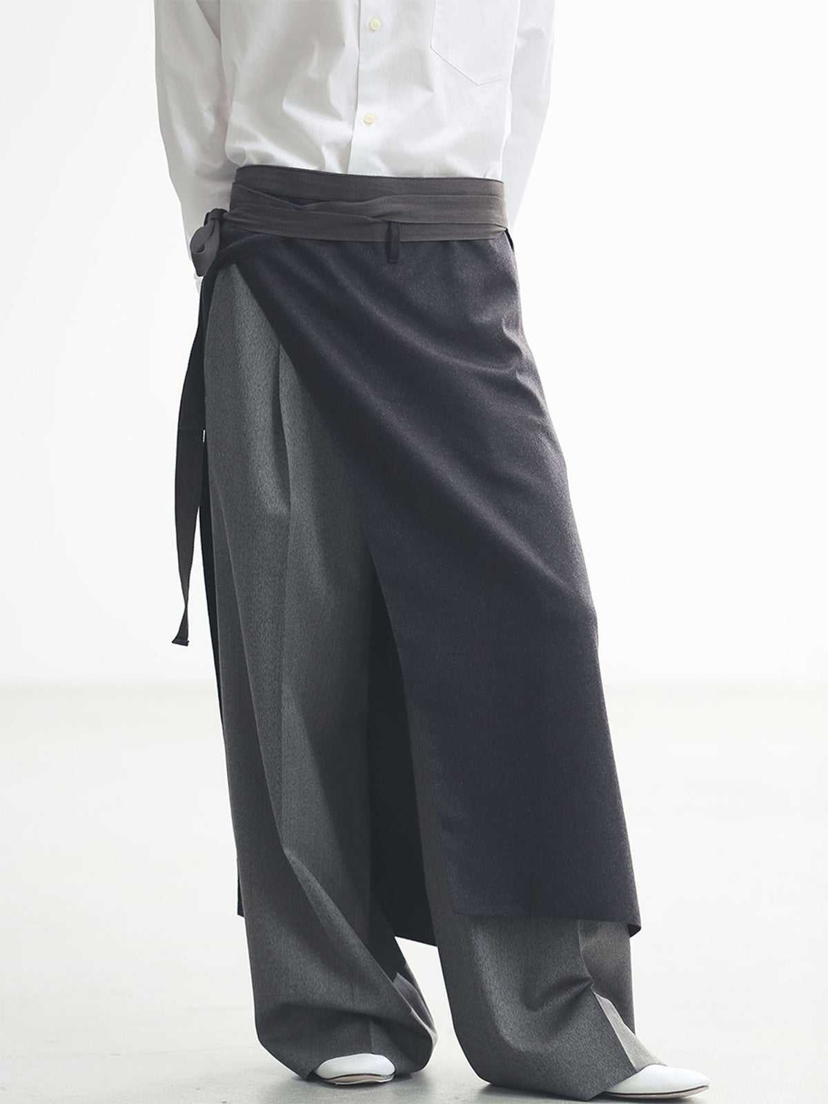 PANTALON LARGE À PLIS CHEVRON
