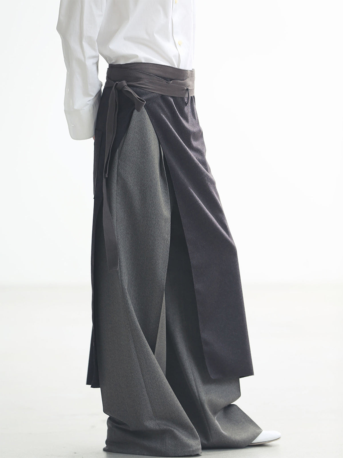 PANTALON LARGE À PLIS CHEVRON