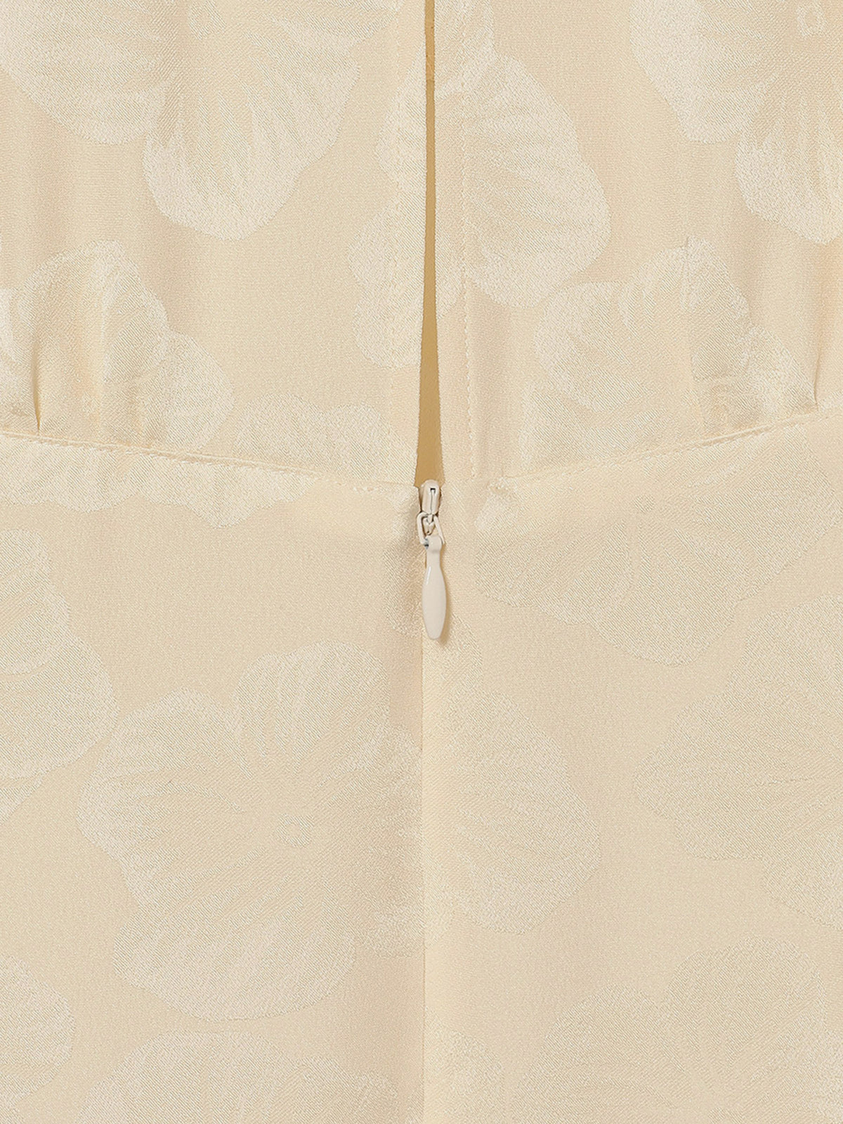 ROBE DÉCOLLETÉ EN V