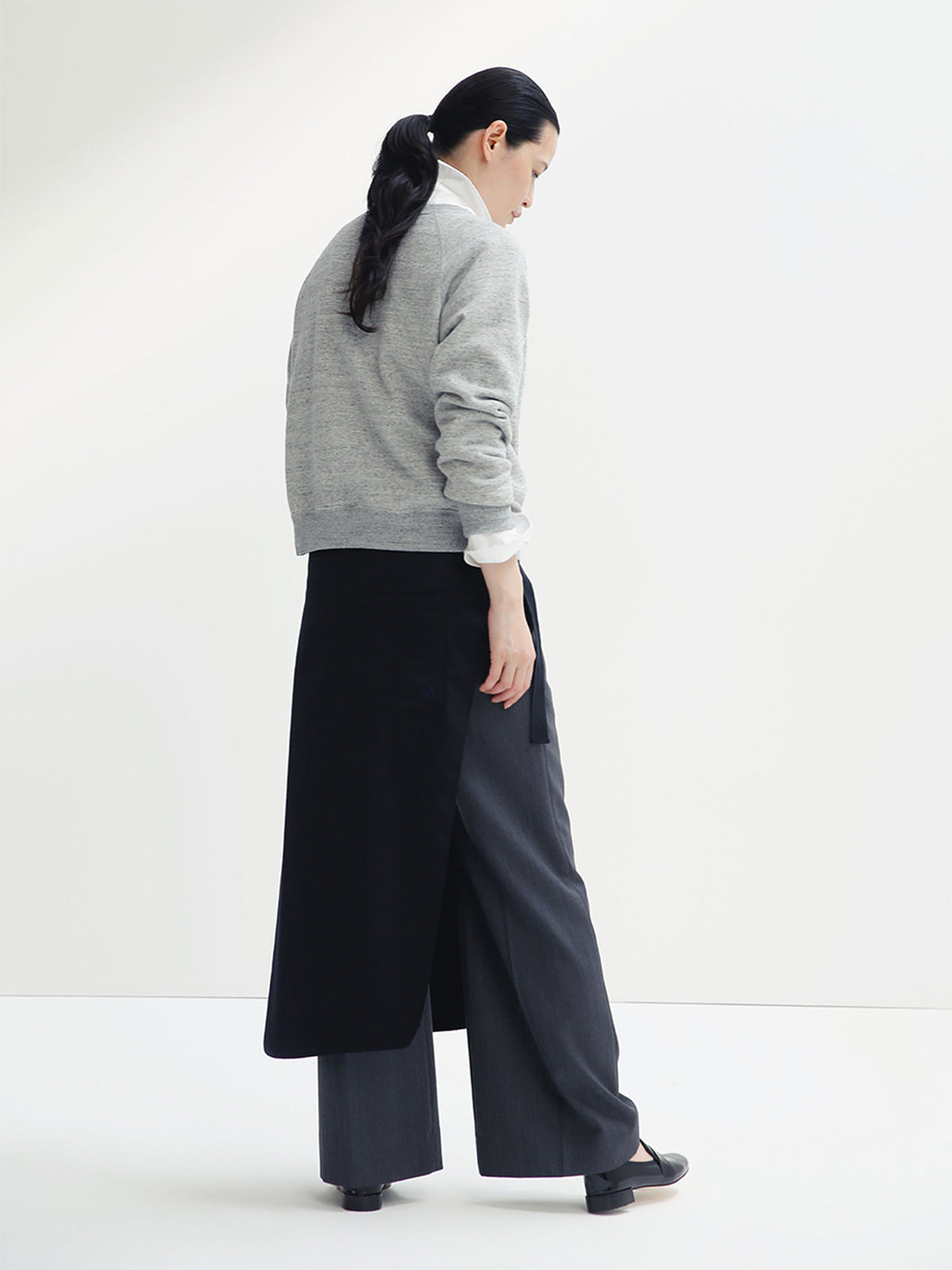 PANTALON LARGE À PLIS CHEVRON